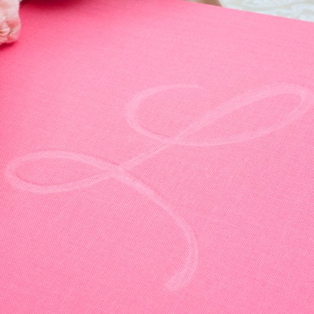 Couverture tout toile - Couleur Rose Balmoral - Embossage de la lettre "L" pour une personnalisation élégante 